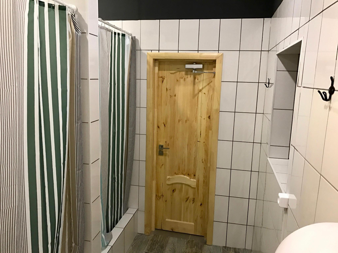 Bathroom 2, Coworking hostel Derevo, Central