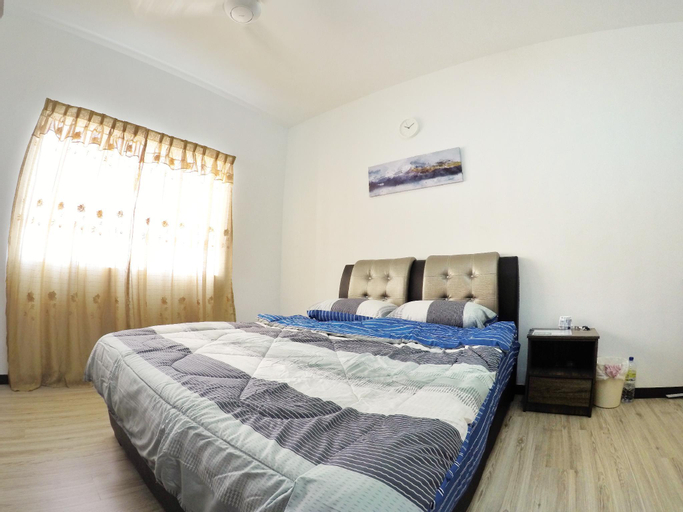 Bedroom 1, Suria Residence - Seaview Apartment | WiFi|Netflix, Kuala Terengganu