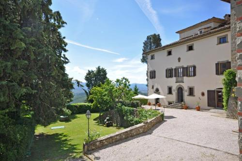 Apartment in Casavecchia Sleeps 2 with Pool and WiFi, Arezzo