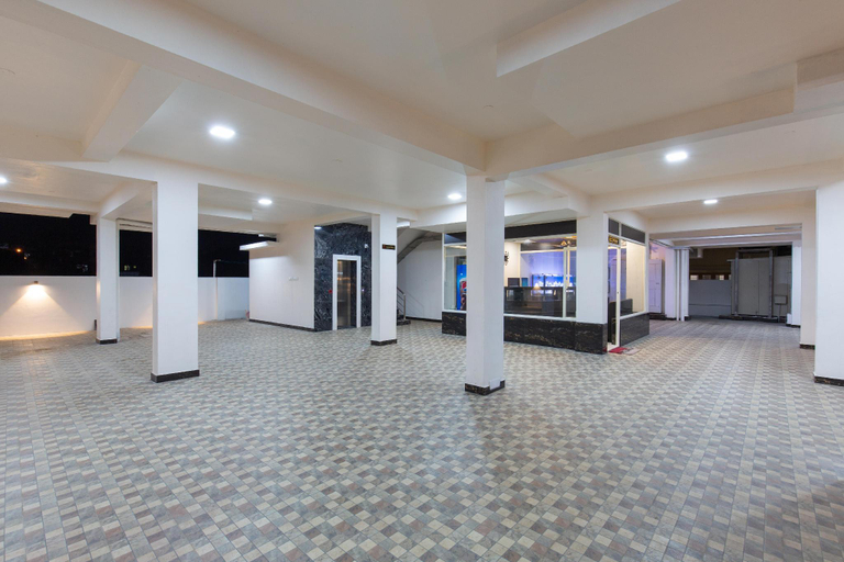 Others 3, Crystal Lake Suites, Coimbatore