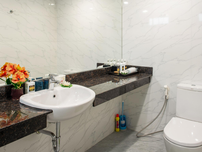 Bedroom 4, Spacious 4 pax, 8 mins BTS, Free WIFI, Near Silom, Sathorn