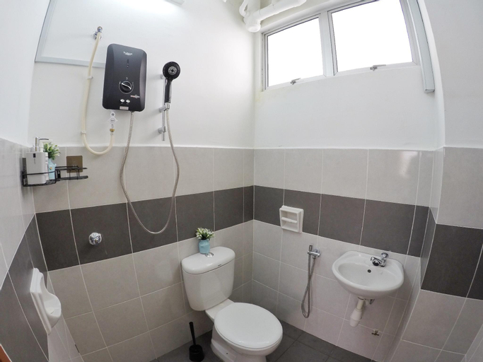 Bedroom 2, Suria Residence - Seaview Apartment | WiFi|Netflix, Kuala Terengganu