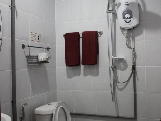 Bathroom 5, Birdnest Collective Cafe & Guesthouse, Kuala Lumpur