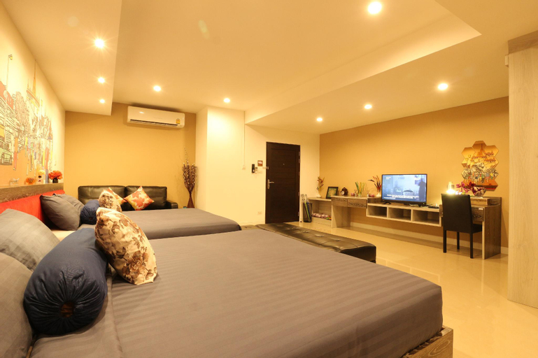 Bedroom 3, Spacious 4 pax, 8 mins BTS, Free WIFI, Near Silom, Sathorn