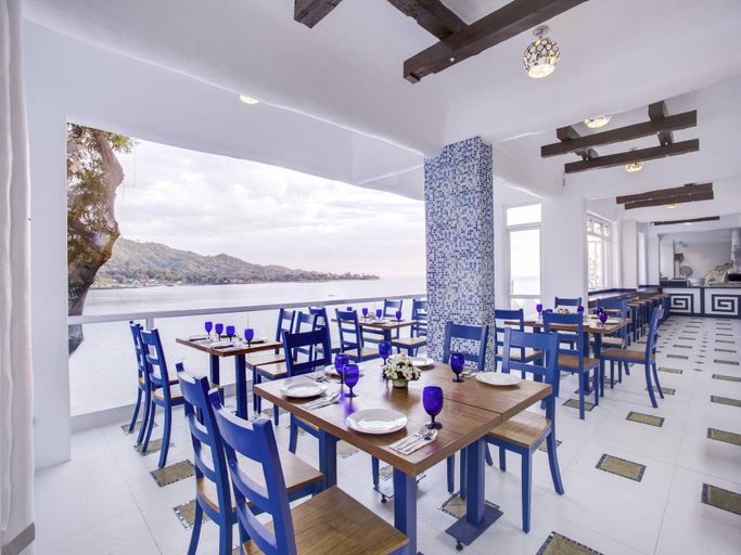 Food & Drinks 5, Vitalis Villas, Santiago