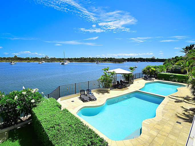 Sport & Beauty 2, Aqua Linea Private Holiday Apartment, Noosa - Noosa-Noosaville