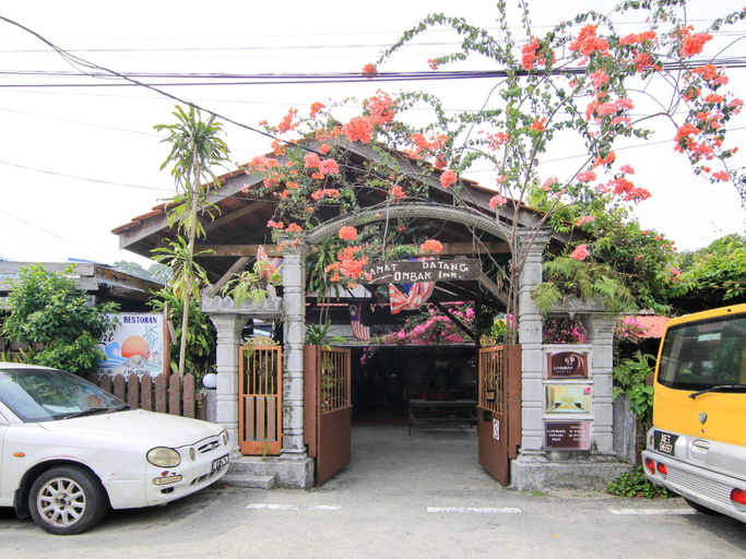 Exterior & Views