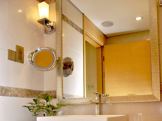 Bathroom 4, Regal Plaza Hotel & Residence Waigaoqiao, Shanghai