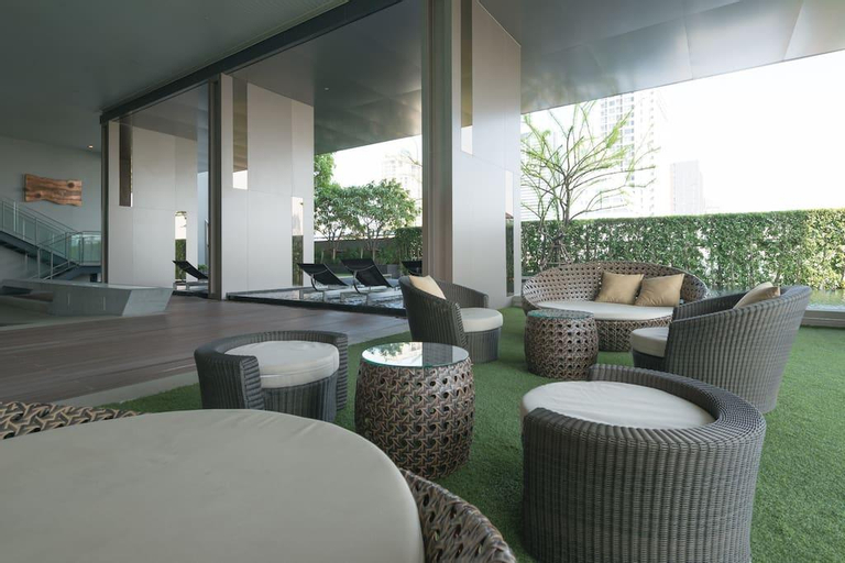 Luxury 1bedroom Step to BTS Wongwienyai, Khlong San