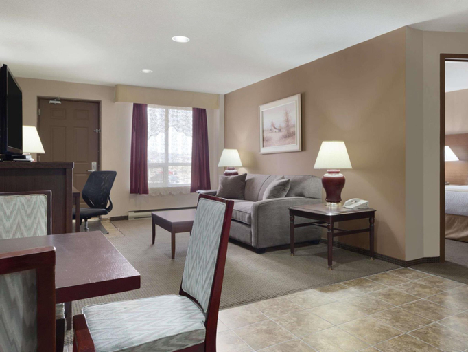 Bedroom 3, Days Inn by Wyndham Dalhousie, Restigouche
