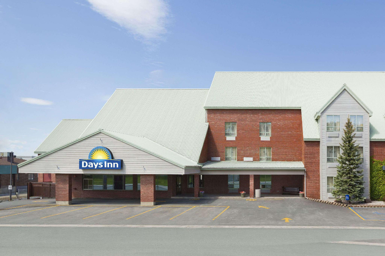 Exterior & Views 2, Days Inn by Wyndham Dalhousie, Restigouche