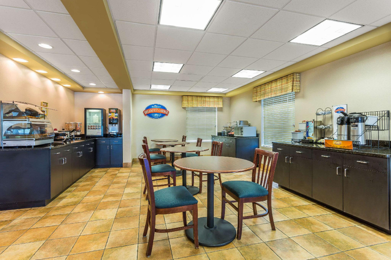 Food & Drinks 4, Baymont by Wyndham Cornelia, Habersham