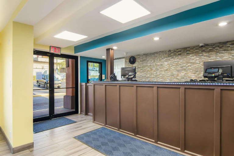 Public Area 2, Rodeway Inn & Suites Monroeville - Pittsburgh, Allegheny