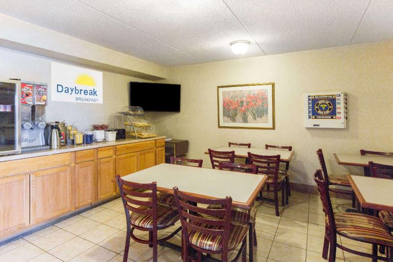 Food & Drinks, Days Inn by Wyndham Richmond, Madison