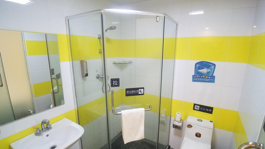 Bathroom, 7 Days Inn Beijing Tiananmen Square, Beijing