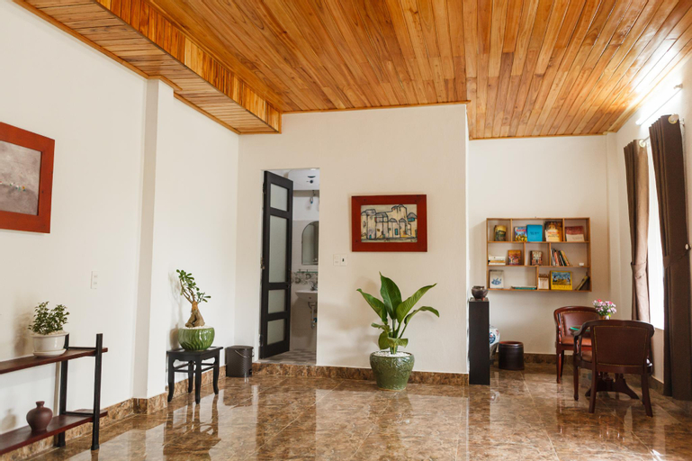 Public Area 2, Khanh's Home, Huế