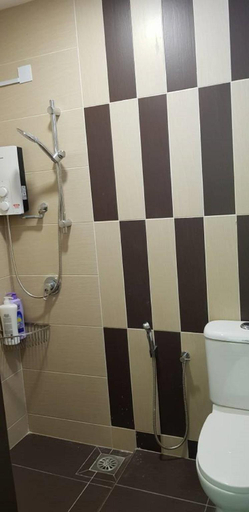 Bathroom 2, Greenlane98 @ 4 Room / 5 Bath / 23 Pax, Pulau Penang