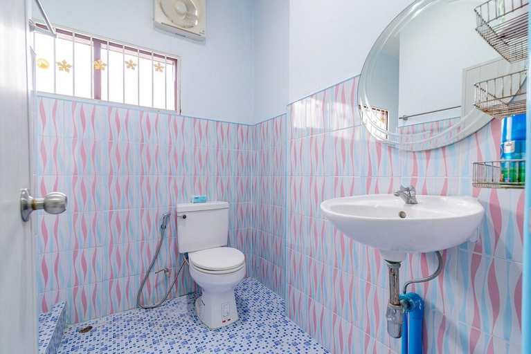 Bathroom 2, Bangsaphan Paradise Green House, Bang Saphan