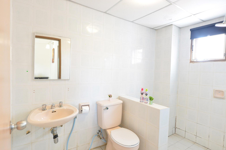 Bathroom 2, Kijal Apartment Home by AH, Kemaman