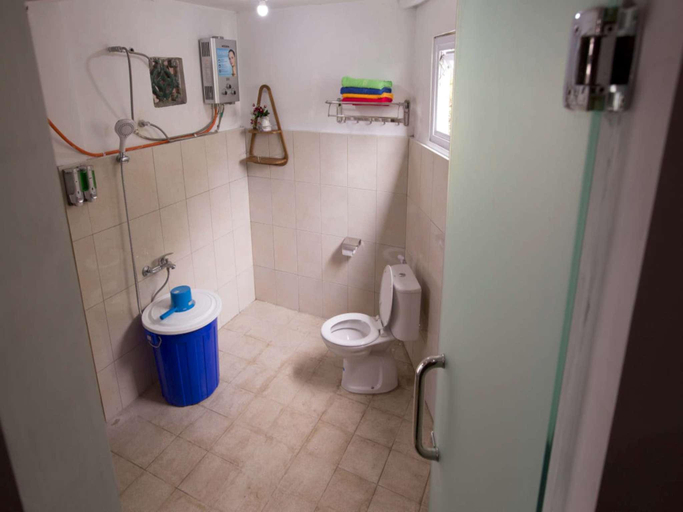 Bathroom 5, Joglo Yudhistira Artistic javanese villa with 4 BR, Sleman