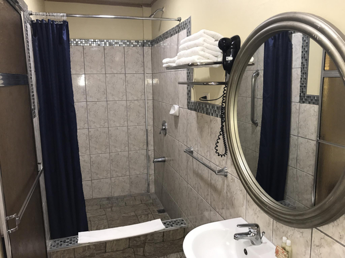 Bathroom 4, Airport Suites Hotel