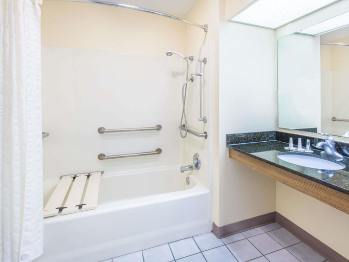 Bathroom 4, Baymont by Wyndham Dunn, Harnett