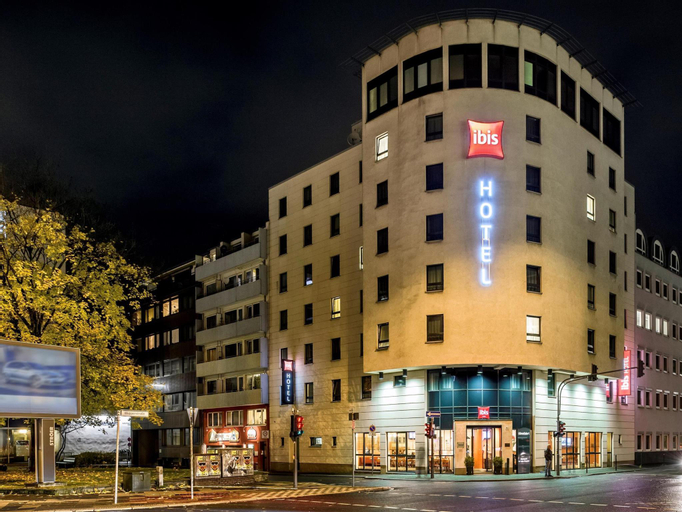 Exterior & Views 20