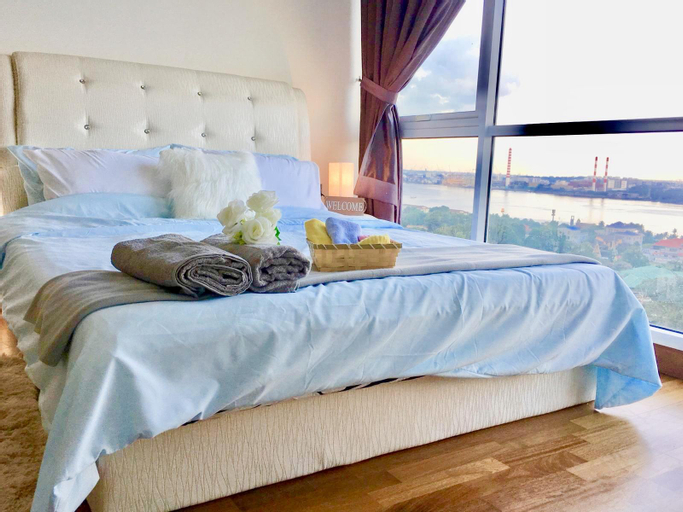 Bedroom 3, Spacious 2Bed Condo Suites w Jacuzzi Bath/Smart TV, Johor Bahru