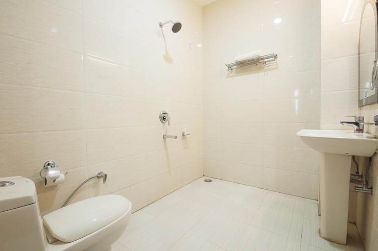 Bathroom, Hotel Aerodrome New Delhi, Delhi