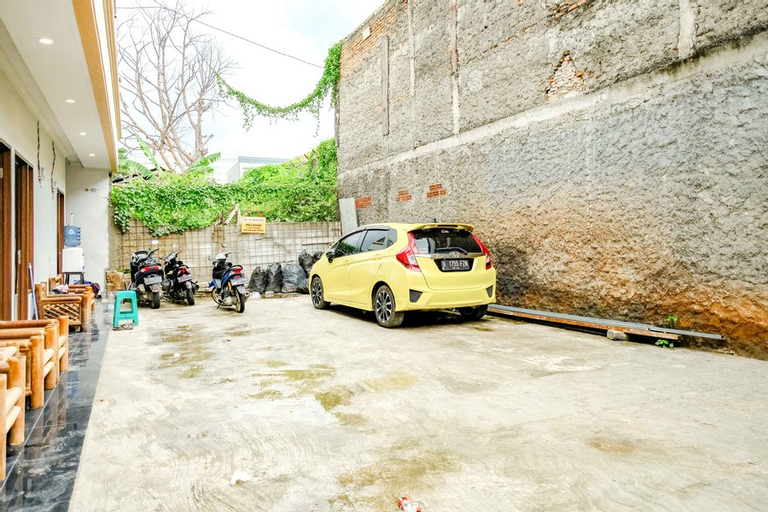 Exterior & Views 2, Rudi Rooms near Stasiun Cikarang Mitra RedDoorz, Cikarang