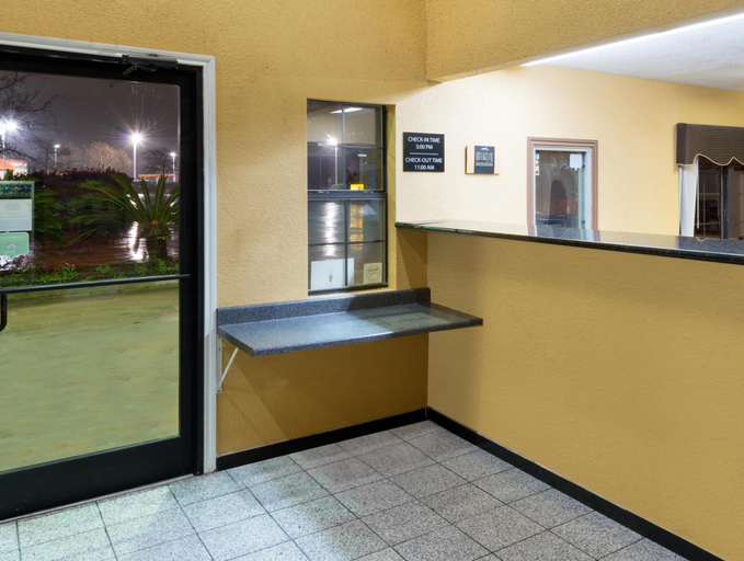 Public Area 2, Super 8 by Wyndham San Antonio/Riverwalk Area, Bexar