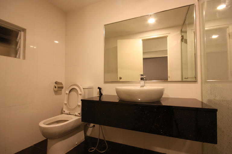 Bathroom 3, 180 Degree Seaview @ Maritime, Penang Island