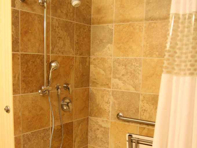 Bathroom 4, Hampton Inn Rochester Irondequoit, Monroe