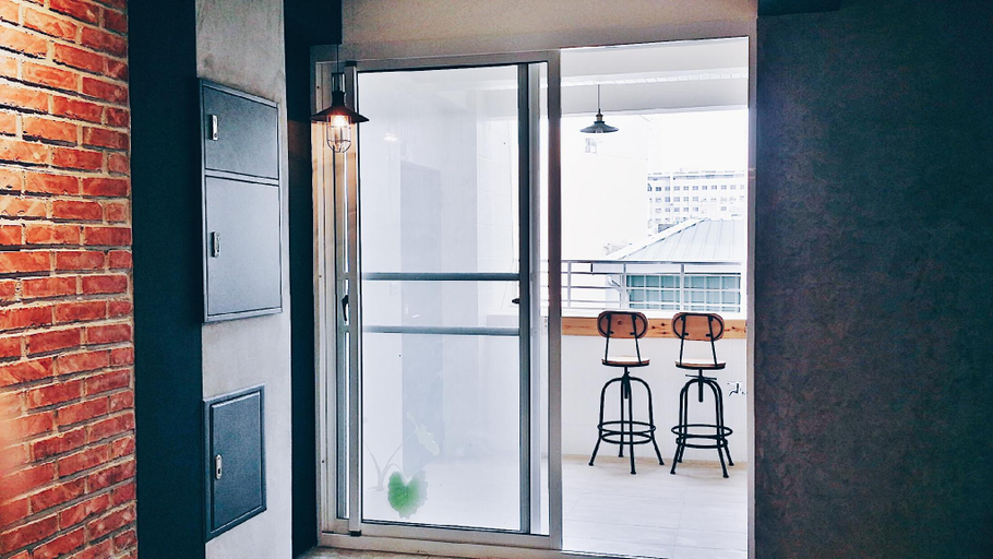 Others 5, Mutter Apartment, Tainan