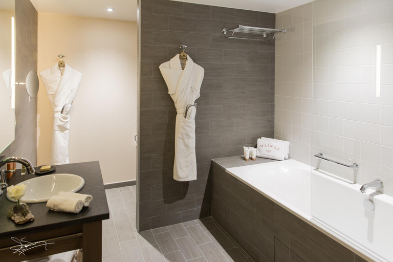 Bathroom 4, La Mainaz Hotel Restaurant & Resort, Ain