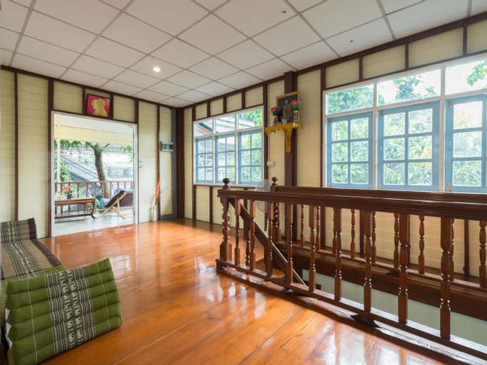 Public Area 3, Nang Ta Yon Ban Thap Chang Hostel, Prawet