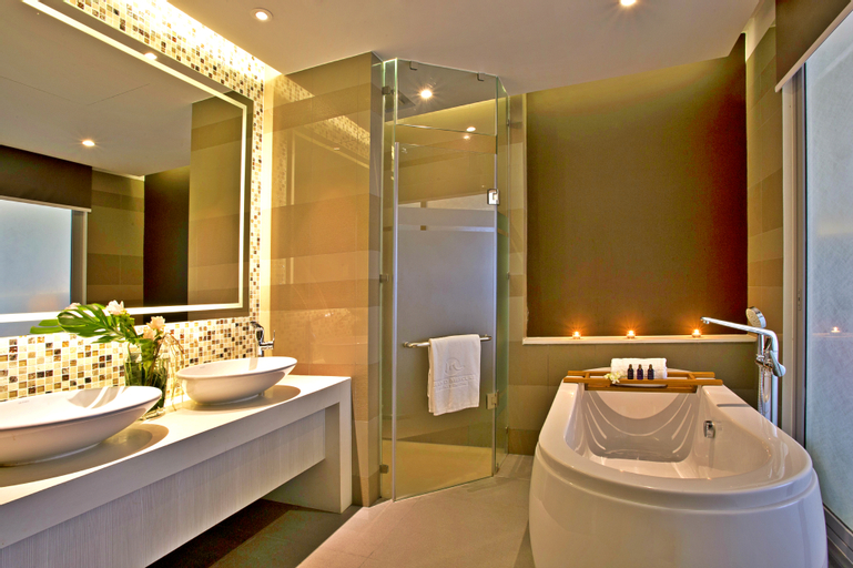 Bathroom 12