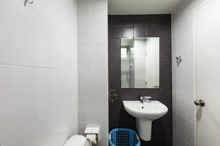 Bedroom 4, One bdrm condo, 5 min.walk 2 BTS, Fiber optic WiFI, Wattana