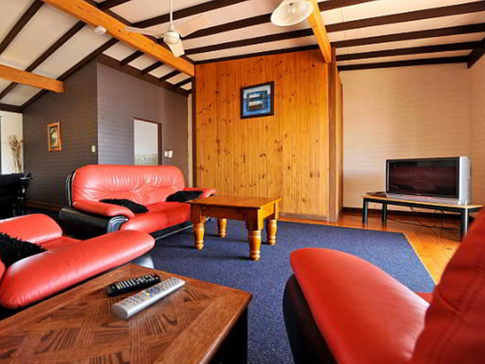 Public Area 2, Kalbarri Villa, Northampton