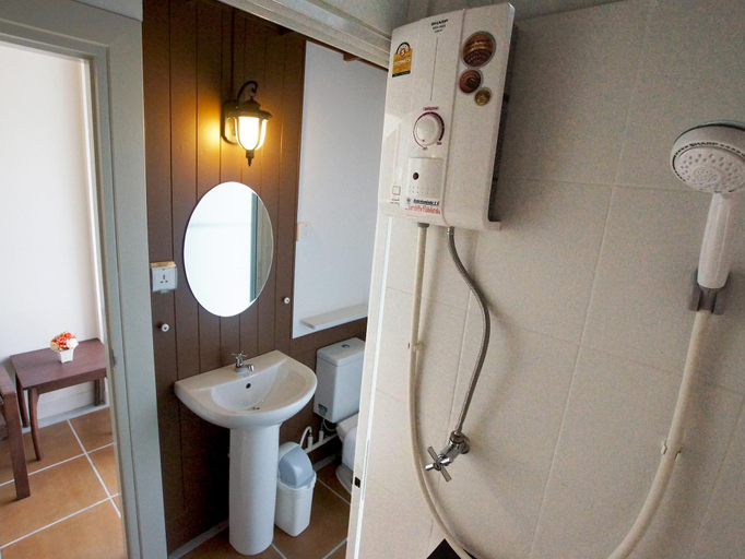 Bathroom 4, Baan Pimpisa, Sattahip