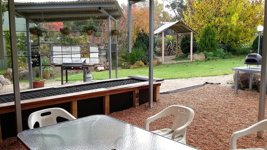Food & Drinks 3, Windswept Country Retreat, Stanthorpe