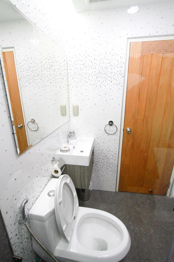 Bathroom 4, Coco at 20, Khlong Toey