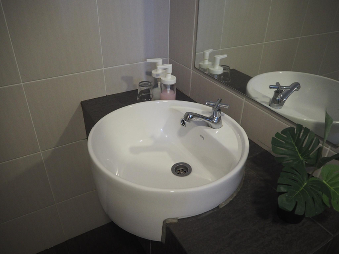 Bathroom 4, May's Place @ Evo Soho Suites, Hulu Langat