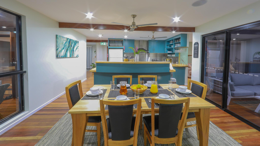 Food & Drinks 5, Airlie Apartments, Whitsunday