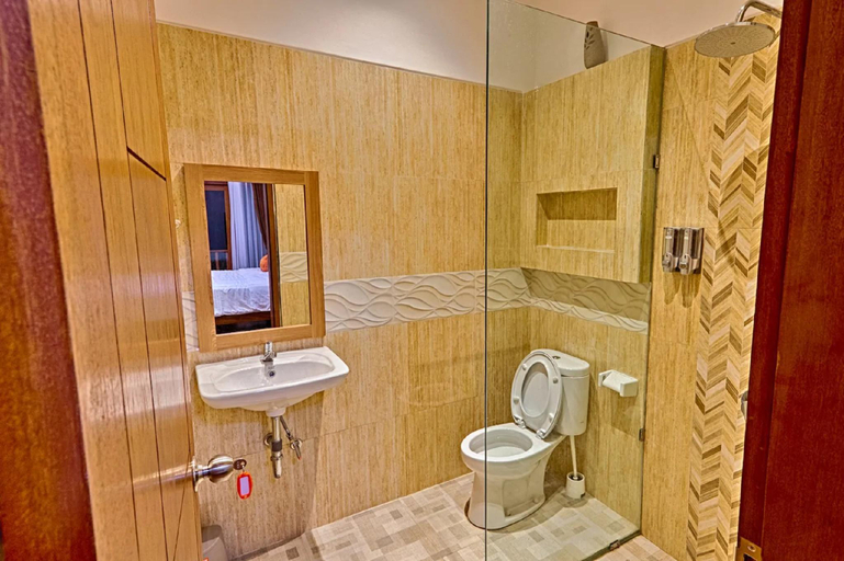 Bathroom 5, Villa Caitlyn, Seminyak- Modern 3BR Villa w/ Pool!, Badung