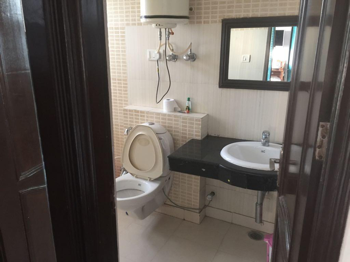Bathroom 3, Whispering Pines Shimla, Shimla