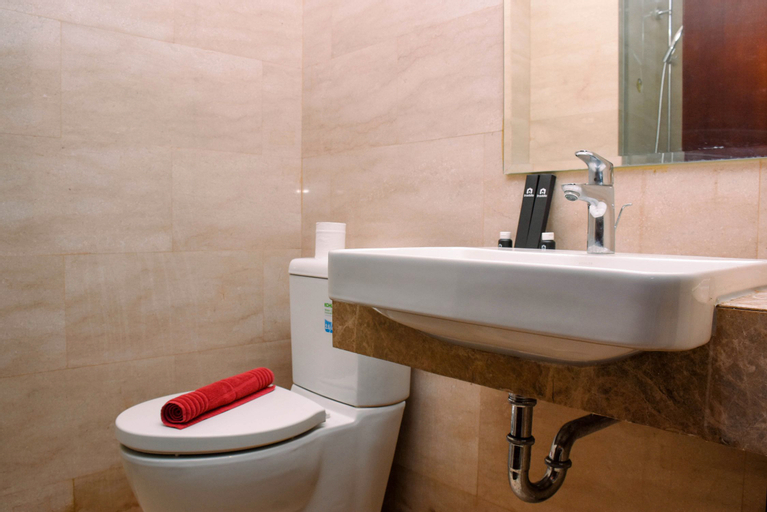 Bedroom 5, Fancy and Nice Studio Room at Menteng Park Apartment By Travelio, Central Jakarta