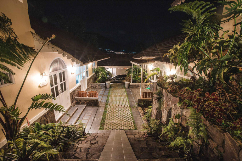 d'Oasis-Guadalupe (4 Bedrooms Villa), Bogor