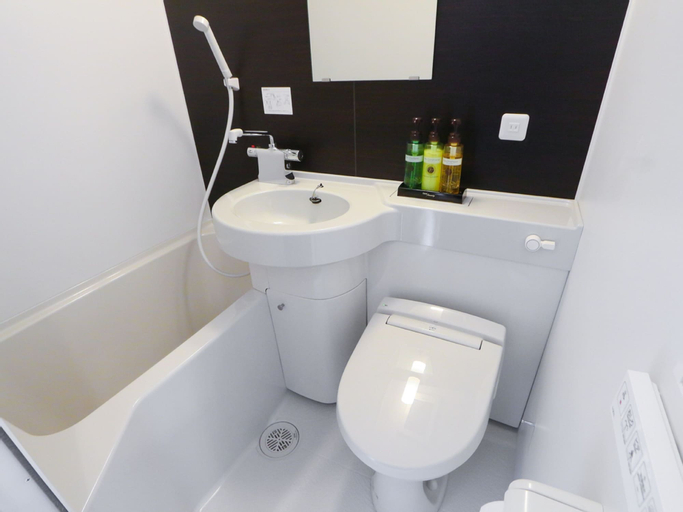 Bathroom 13