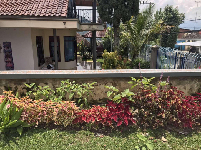 Others 5, Villa Bontes (per room), Malang